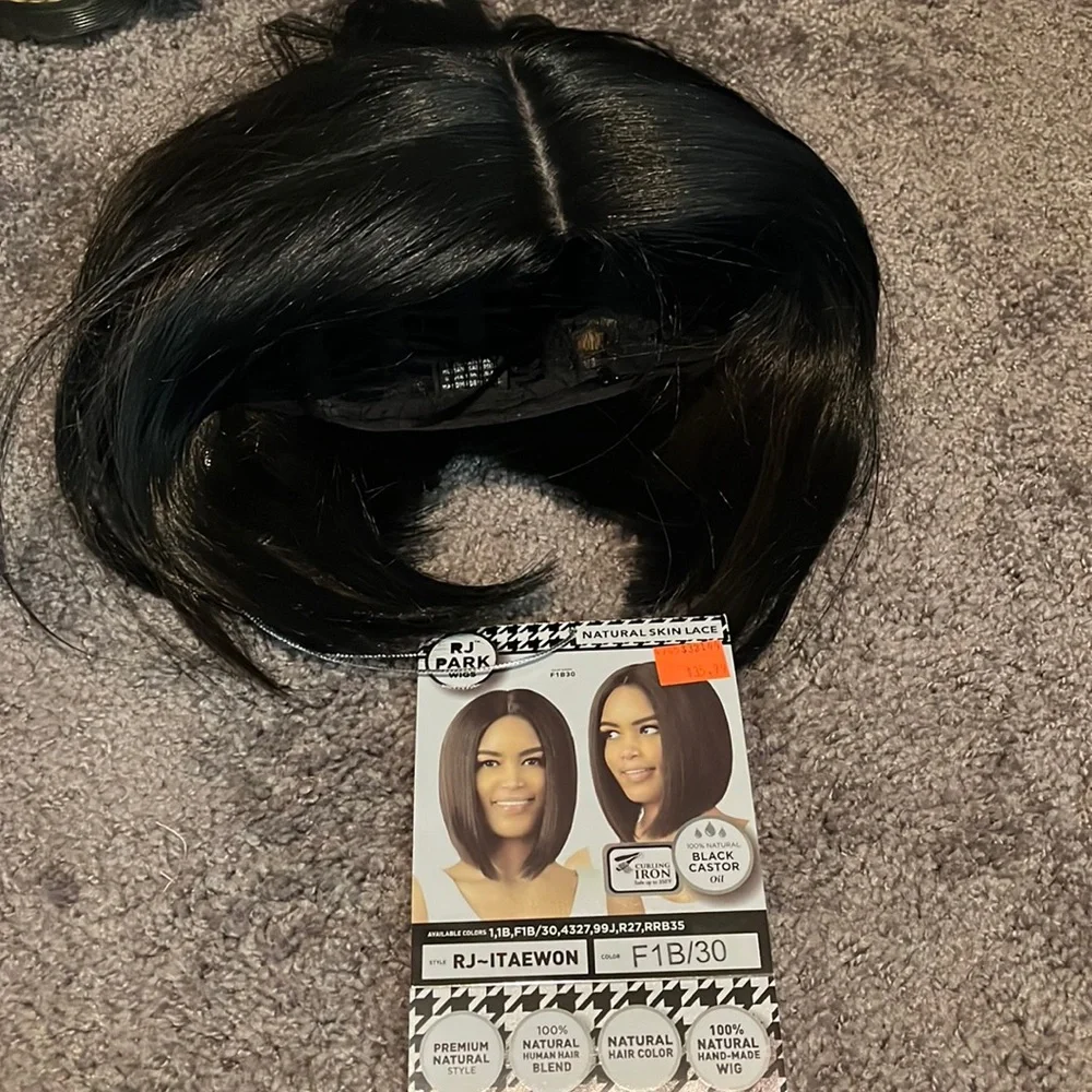 Wig - Picture 1 of 3